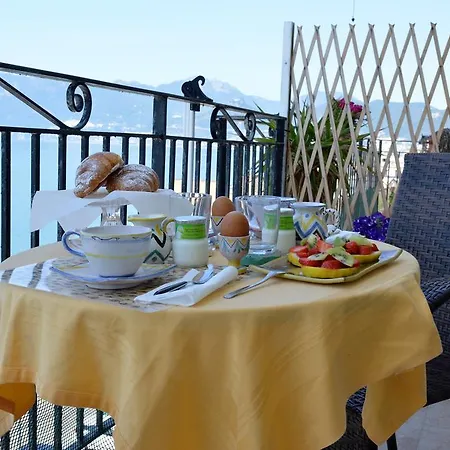 Oda ve Kahvaltı Fronte Del Mare