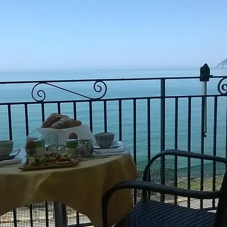Fronte Del Mare 3*
